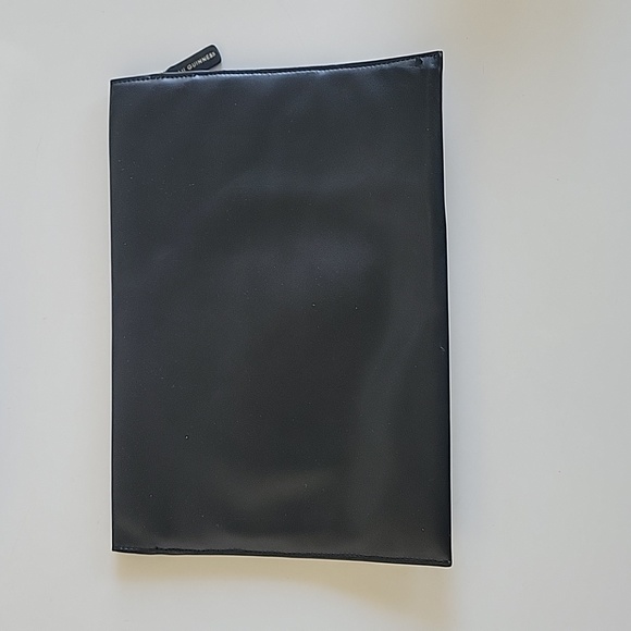 Lulu Guinness limited edition faux leather clutch - Picture 2 of 3